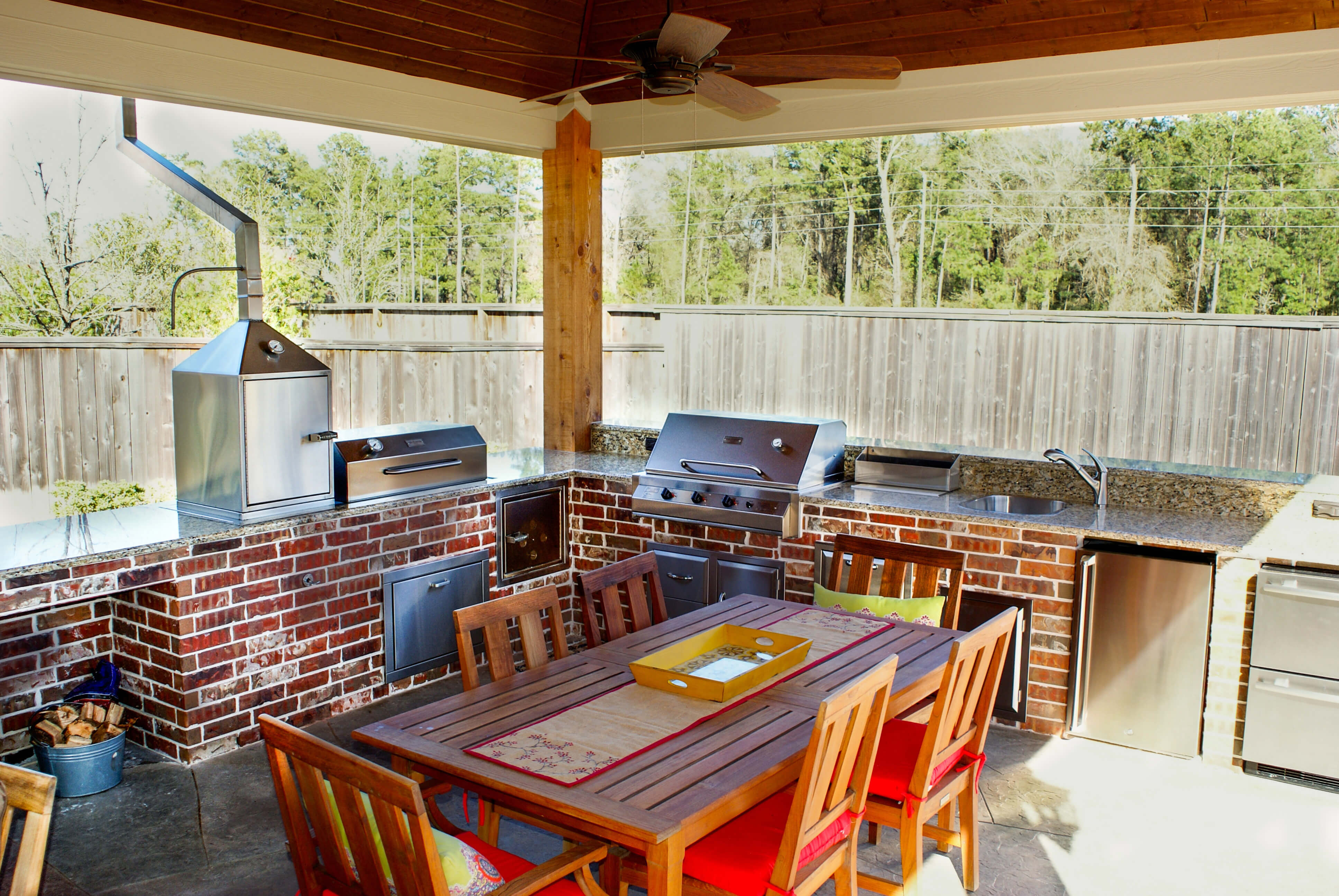 custom outdoor kitchenoutdoor kitchen designers