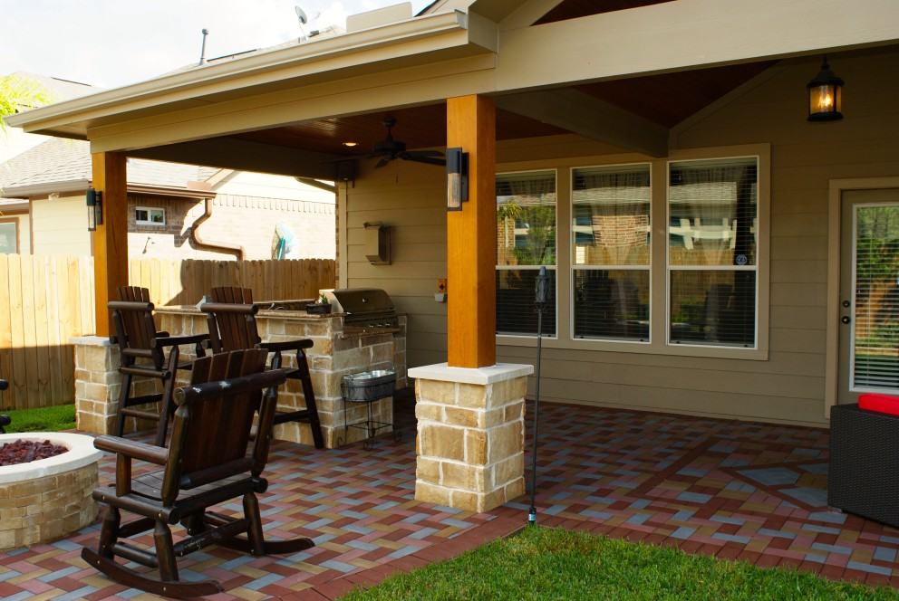 OUtdoor Kitchen and patio cover in Katy