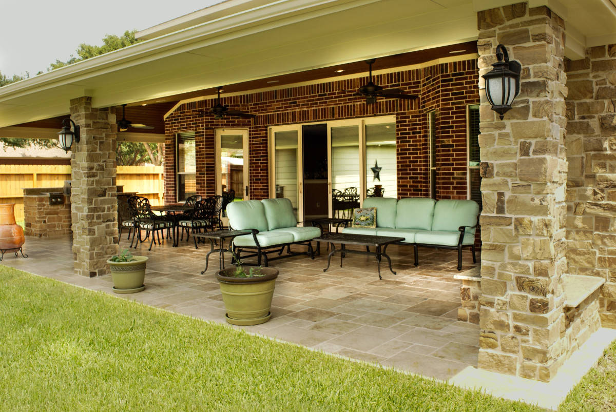 Great covered patio along the back of this Katy home