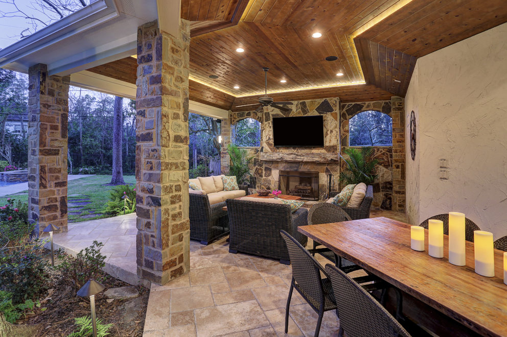 Outdoor sitting area and fireplace Houston