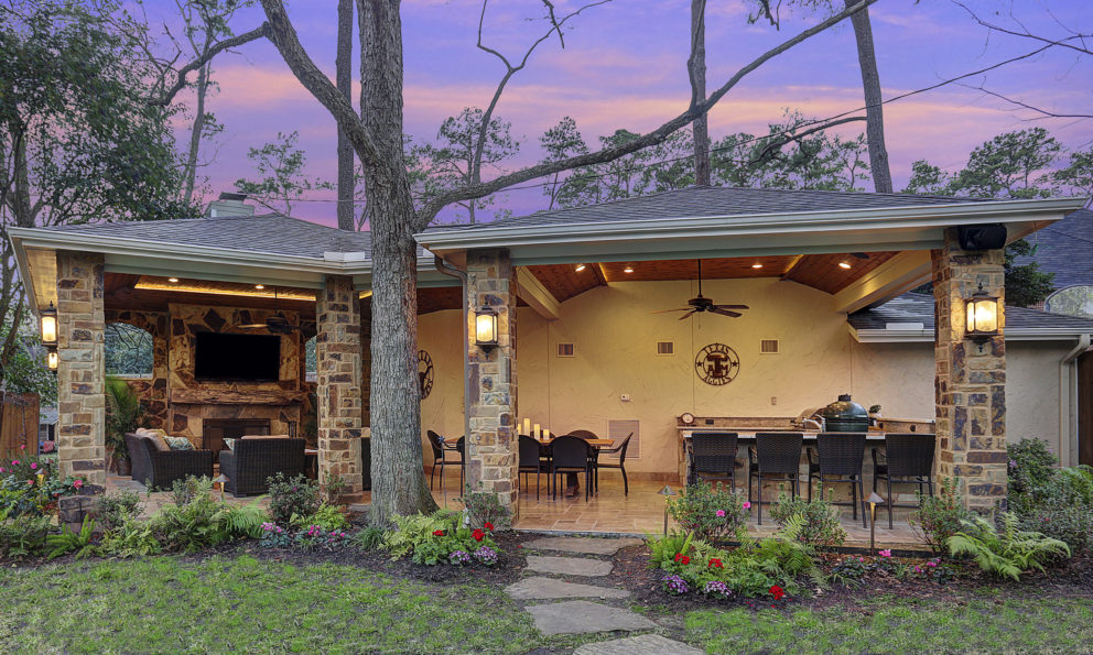 Outdoor living room and kitchen Houston