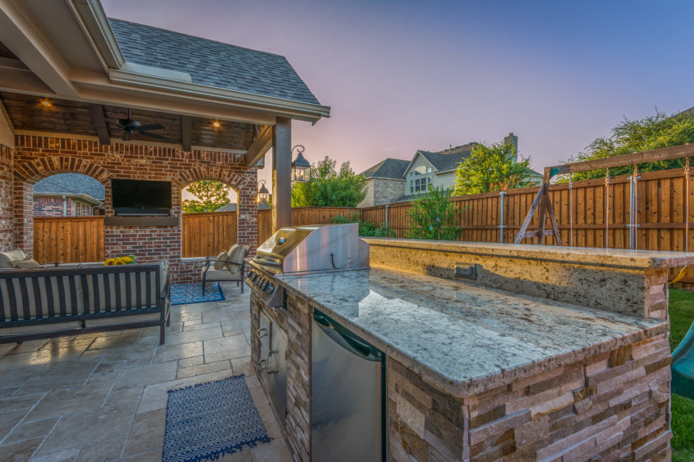 Dallas area outdoor kitchen and patio cover