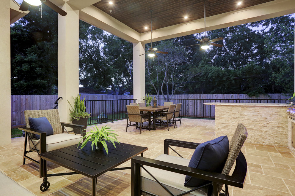 Modern outdoor living space Bellaire