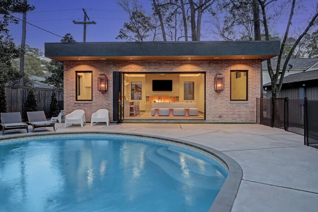 Mid-Century Modern Pool House in Hunters Creek – Memorial Area of Houston