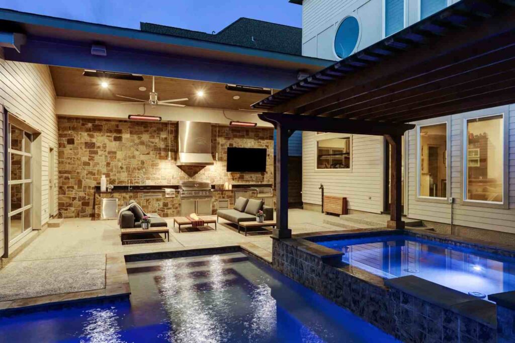 Contemporary Outdoor Living in Houston